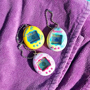 BandAI Tamagotchi Original Denim Patches Shell | Tamagotchi Original Cyber Pet 90s Adults and Kids Toy with Chain | Retro Virtual Pets are Great Boys and Girls Toys or Gifts for Ages 8+ AmazonUK